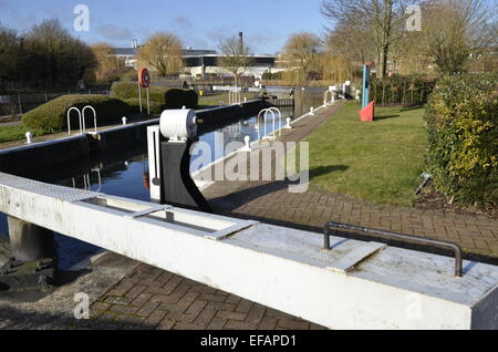 Eine Sperre auf den Fluss Lee (Lea) in Ware, Hertfordshire Stockfoto