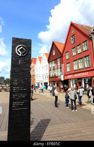 Alte Hansestadt Holzbauten bilden Stadtteil Bryggen, ein UNESCO-Weltkulturerbe, Bergen, Hordaland, Norwegen Stockfoto