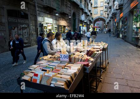 Second Hand Buchladen In Neapel Stockfoto