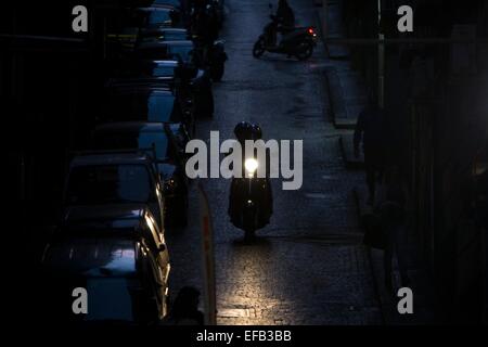 Scooter sind das wichtigste Transportmittel in Neapel Stockfoto