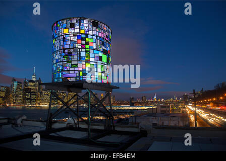 Wasserturm drei Skulptur von Tom Fruin Brooklyn NY Stockfoto