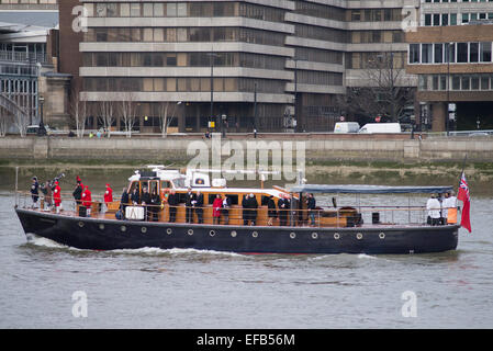 South Bank, London, UK. 30. Januar 2015. Der Overlord macht seinen Weg flussaufwärts von der Tower Bridge auf die Beerdigung von Winston Churchill 50 Jahren zu gedenken. Bildnachweis: Malcolm Park Leitartikel/Alamy Live-Nachrichten Stockfoto