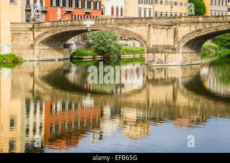 Ponte Santa Trinita-Brücke über den Arno River, Florenz, Italien Stockfoto