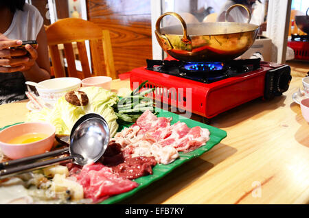 Sukiyaki oder Shuba Shabu oder Hot Pot im restaurant Stockfoto