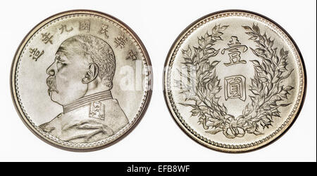 Chinesische Yuan Shikai Dollar, Silber Münze 1919 mit Yuan Shikai (1859-1916), erster Präsident der Republik China von 1912 bis 1916. Die Zeichen über das Porträt von Yuan Shikai zu lesen ""Republic Of China 9 Jahr Made", in die 9 Jahre der neuen Republik geprägt. Stockfoto