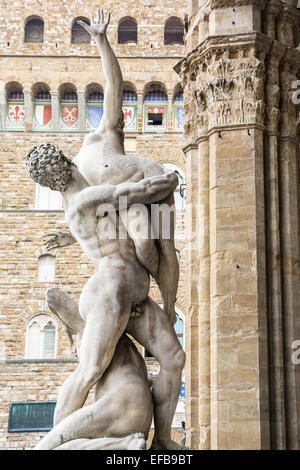 Florenz, Italien-august 26, 2014:many Touristen auf der Piazza della Signoria fotografieren, Souvenirs kaufen oder geben Sie in den Palazzo vecchi Stockfoto