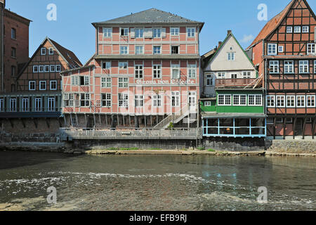 Altstadt von Lüneburg mit Fluss Ilmenau, 21. April 2013 Stockfoto