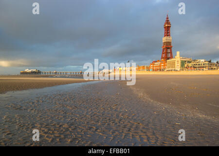 Blackpool, UK. 30. Januar 2015. UK-Wetter: Einen schönen Abend wenn auch immer noch kalt mit einem starken Windchill an der Küste in Blackpool. Bildnachweis: Gary Telford/Alamy Live News Stockfoto