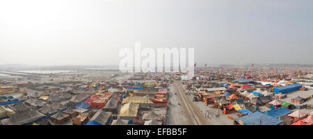 Campingplatz auf der Kumbh Mela 2013 in Allahabad, Indien Stockfoto