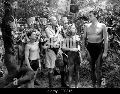 JOHNNY SHEFFIELD, DENNIS HOEY, BRENDA JOYCE, Johnny Weissmuller, TARZAN UND DER LEOPARD FRAU, 1946 Stockfoto