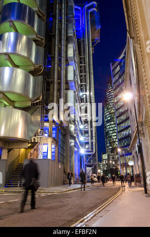 Bau das Lloyd auf Lime Street in der City of London in der Nacht Stockfoto