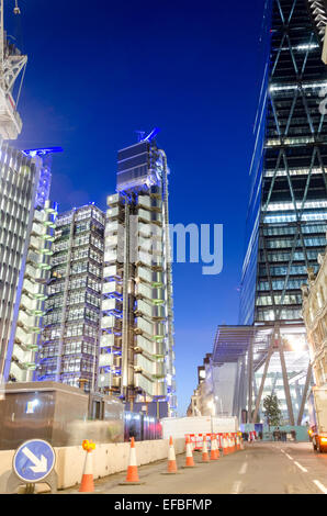 Bau das Lloyd auf Lime Street in der City of London in der Nacht Stockfoto