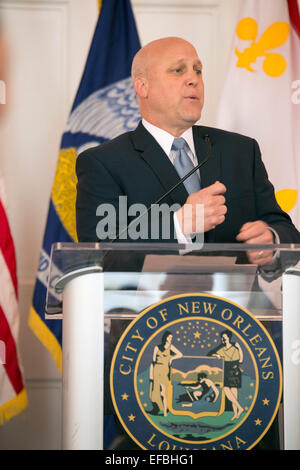 New Orleans Bürgermeister Mitch Landrieu spricht über die Bemühungen zur Bekämpfung der Obdachlosigkeit unter Militärs im Ruhestand in der Gallier Hall 29. Januar 2015 in New Orleans, Louisiana Stockfoto