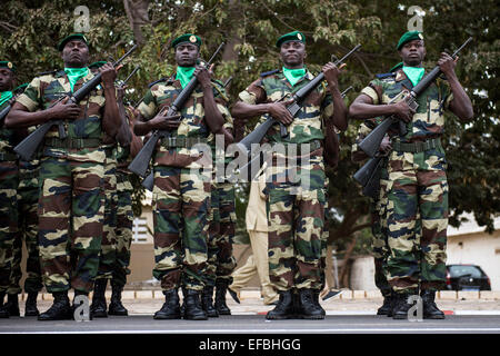 Senegalesische Companie de parade Fusilier Marineinfanteristen während der Senegal Navy Feier 22. Januar 2015 in Dakar, Senegal. Stockfoto