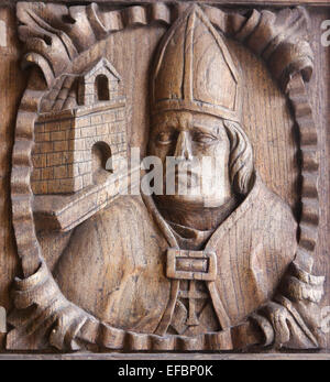 Hölzerne Gravur eines Bischofs an den Haupteingang der Kathedrale von Tui, Galicien, Spanien. Stockfoto