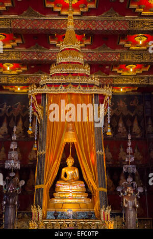 Phra Geerdicke Buddha im Inneren Buddhaisawan Kapelle, Nationalmuseum Bangkok. Stockfoto