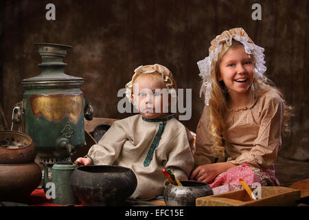 Dorf, Kinder, Samowar, Geschirr, Haushalt, Stockfoto