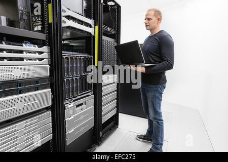 Es Berater Monitor Server im Rechenzentrum Stockfoto