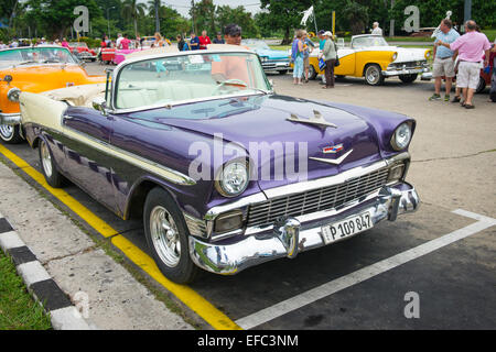 Kuba Havana Habana Nuevo Vedado Platz Plaza De La Revolucion Revolution alten klassischen Vintage 1950 amerikanisches Auto Chevrolet Nomad Stockfoto