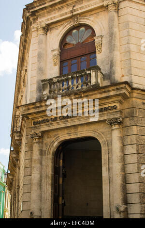 Kuba alte Havanna La Habana Vieja Calle de Los Mercaderes - Banco de Credito y Comercio - BANDEC Stockfoto