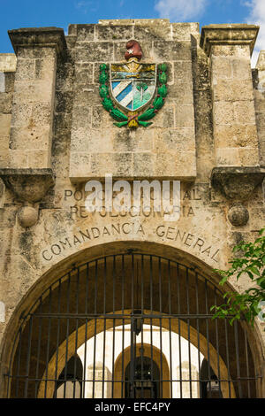 Kuba alte Havanna La Habana Vieja Policia Nacional Revolucionaria Kommandantur allgemeine Polizei Hauptquartier HQ Eingang Tor detail Stockfoto