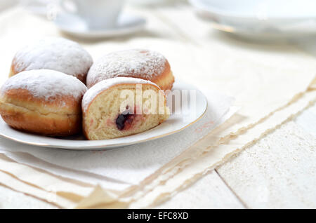 Bismarck-Donuts im schönen Morgenlicht Stockfoto