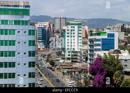 Erhöhten Blick auf Churchill Avenue und Addis Abeba, Äthiopien Stockfoto