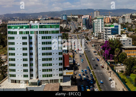 Erhöhten Blick auf Churchill Avenue und Addis Abeba, Äthiopien Stockfoto