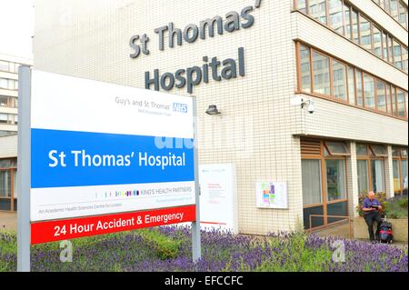 London, UK - 9. Juli 2014: Eingang zum St. Thomas Hospital, eines der großen NHS (National Health System) Zentren in London, Vereinigtes Königreich. Stockfoto