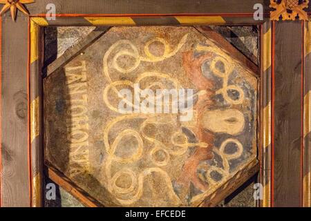 Aufwendige abstrakte geometrische islamische Muster schmücken die Decke des Ortes Aljaferia in Zaragoza Spanien. Stockfoto