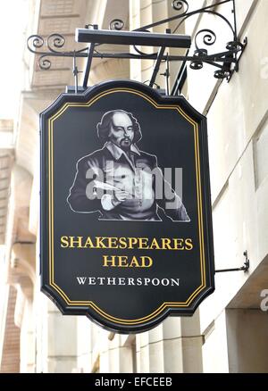 LONDON, VEREINIGTES KÖNIGREICH. 9. Juli 2014: Zeichen der traditionelle englische Pub Shakespeares Kopf Gasthaus im Zentrum von London Stockfoto