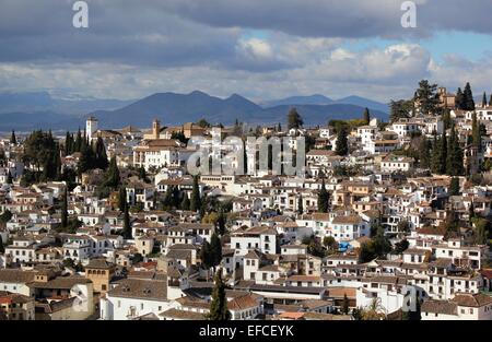 Ein Blick über Granada in Andalusien in Spanien von der Alhambra Stockfoto