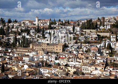 Ein Blick über Granada in Andalusien in Spanien von der Alhambra Stockfoto