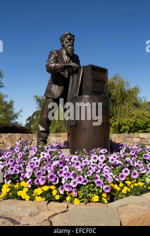 Bronzestatue von James Eadweard Muybridge, Letterman Digital Arts Center, das Presidio, Stadt von San Francisco, Kalifornien Stockfoto