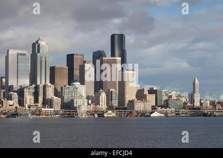 Seattle Skyline von Elliott Bay - Seattle, King County, Washington, USA Stockfoto