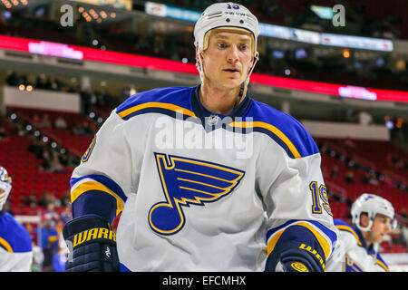 Raleigh, North Carolina, USA. 30. Januar 2015. St. Louis Blues Verteidiger Jay Bouwmeester (19) während des NHL-Spiels zwischen den St. Louis Blues und die Carolina Hurricanes in der PNC-Arena. Die St. Louis Blues besiegte die Carolina Hurricanes 3: 2 in der Overtime. Bildnachweis: Andy Martin Jr./ZUMA Draht/Alamy Live-Nachrichten Stockfoto