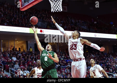 Philadelphia, PA, USA. 31. Januar 2015. Temple Owls Forward/Center DEVONTAE WATSON (23) versucht, einen Schuss von Tulane Green Wave Guard LOUIS DABNEY (0) blockieren in das AAC-Konferenz-Basketball-Spiel im Liacouras Center in Philadelphia gespielt wird. Credit: Ken Inness/ZUMA Draht/Alamy Live-Nachrichten Stockfoto