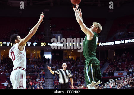 Philadelphia, PA, USA. 31. Januar 2015. Tulane Green Wave forward JOSH HEARLIHY (11) Triebe über Temple Owls vorwärts OBI ENECHIONYIA (0) im AAC Konferenz Basketball-Spiel im Liacouras Center in Philadelphia. Credit: Ken Inness/ZUMA Draht/Alamy Live-Nachrichten Stockfoto