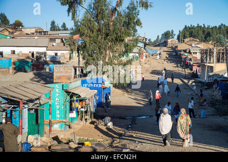 Straßenszene in der Stadt Debark am Rande der Simien Mountain Nationalpark in Äthiopien, Afrika. Stockfoto