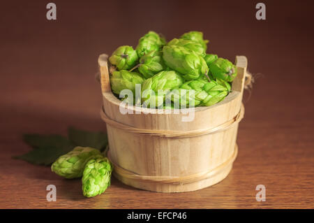 Hop-on-Holzfaß closeup Stockfoto