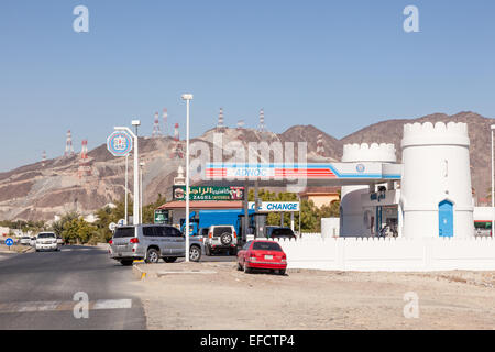 ADNOC Tankstelle im Emirat Fujairah. Vereinigte Arabische Emirate Stockfoto