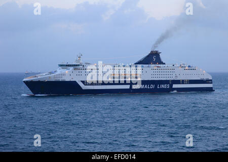 Grimaldi Lines RoRo-Fähre "Cruise Roma" Stockfoto