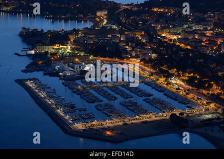 Jachthafen von Beaulieu-sur-Mer in der Dämmerung. Alpes-Maritimes, Französische Riviera, Frankreich. Stockfoto