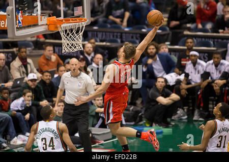 Milwaukee, WI, USA. 31. Januar 2015. Portland Trail Blazers-Center Meyers Leonard #11 geht in für ein Dunk während der NBA-Spiel zwischen den Portland Trail Blazers und die Milwaukee Bucks im BMO Harris Bradley Center in Milwaukee, Wisconsin. Bucks besiegten die Trail Blazers 95-88. John Fisher/CSM/Alamy Live-Nachrichten Stockfoto