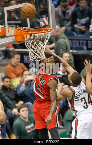 Milwaukee, WI, USA. 31. Januar 2015. Portland Trail Blazers nach vorne steigt Thomas Robinson #41 für eine Aufnahme während des NBA-Spiels zwischen den Portland Trail Blazers und die Milwaukee Bucks im BMO Harris Bradley Center in Milwaukee, Wisconsin. Bucks besiegten die Trail Blazers 95-88. John Fisher/CSM/Alamy Live-Nachrichten Stockfoto