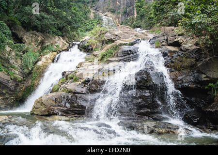 Ravana, Rawana Wasserfälle in der Nähe der Stadt von Ella in Badulla District, Uva Provinz, Sri Lanka, Asien Hochland von Sri Lanka. Stockfoto