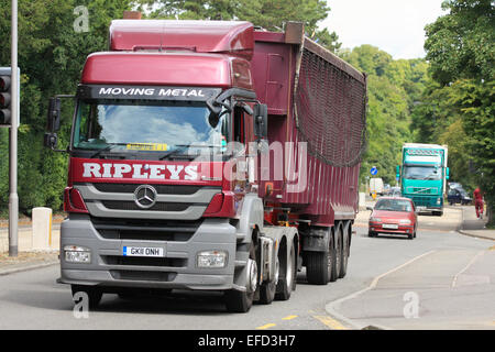 Verkehr, Reisen entlang der A23-Straße in Coulsdon, Surrey, England Stockfoto