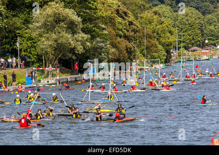 Größte Kanu-Polo-Turnier am "Baldeneysee" See, Fluss Ruhr in Essen, Deutschland, mit über 1300 Teilnehmern, Stockfoto