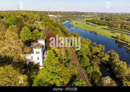 "Villa Vogelsang" über dem Fluss Ruhr, ehemaliger Besitz eines lokalen industriellen, heute ein Hotel, Stockfoto