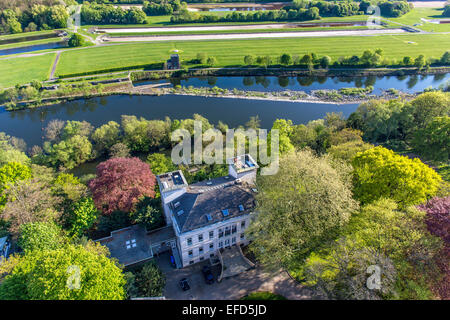 "Villa Vogelsang" über dem Fluss Ruhr, ehemaliger Besitz eines lokalen industriellen, heute ein Hotel, Stockfoto